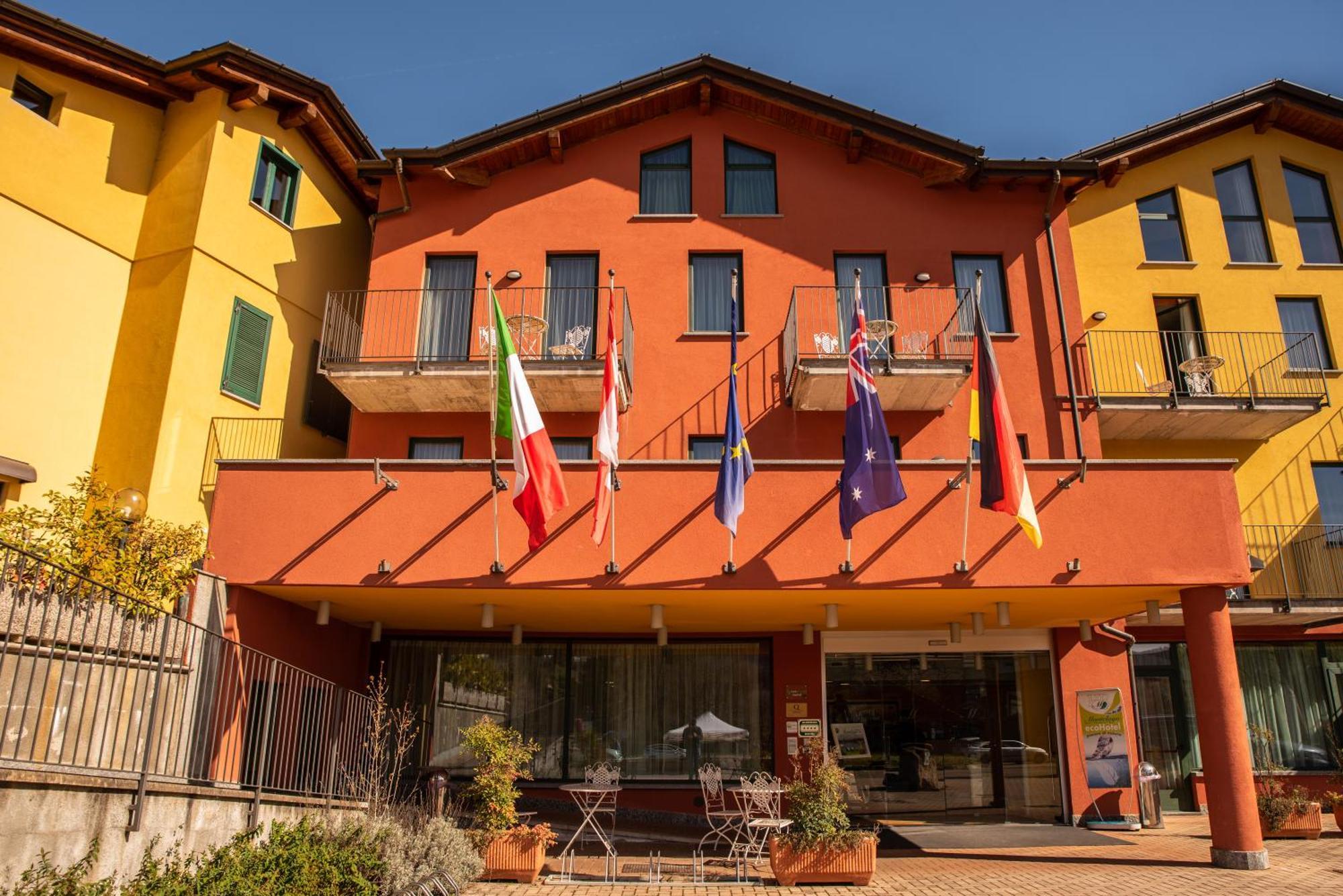 Hotel Residence Montelago Ternate  Exterior photo